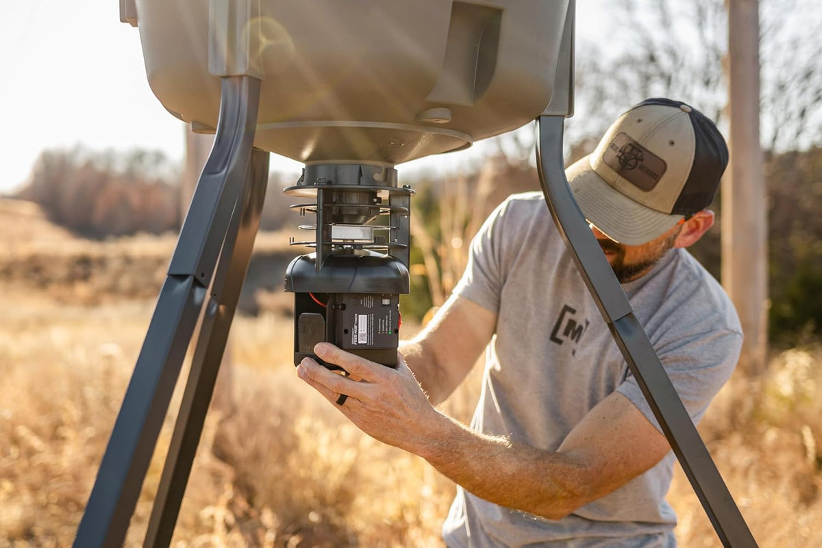 Cellular Feeder Kit with Feed Level Detector and Spincast Spreader O3291