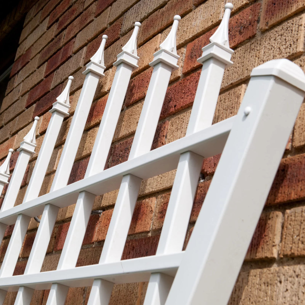 White Vinyl Fan Trellis Z3455